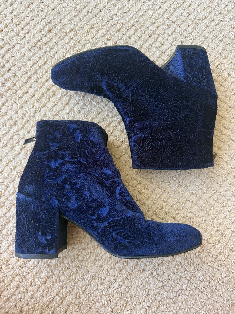 STUART WEITZMAN BACARI BLUE VELVET ANKLE BOOTIES BLOCK HEEL Size 5